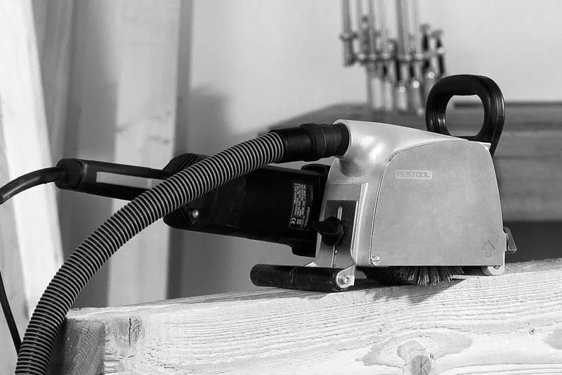 Ageing wood with brushing and giving wooden surfaces a beautiful texture