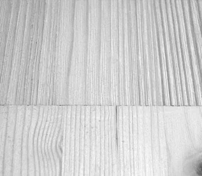 Textured surface in comparison to a smooth surface