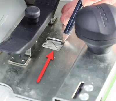 Recess in the guide plate