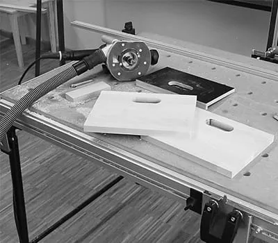 Unlock the cutter's locking button