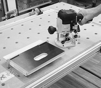 Aligning the router and the multifunction table