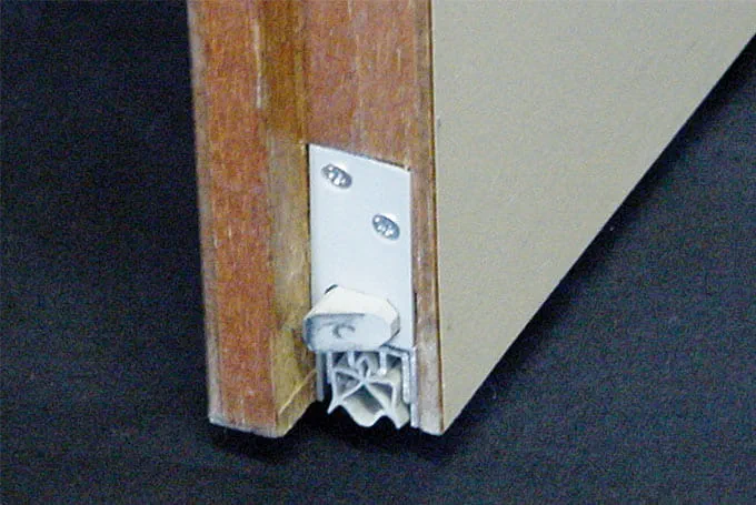 Routing automatic door seal