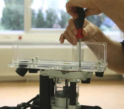 Fastening routing aid on router