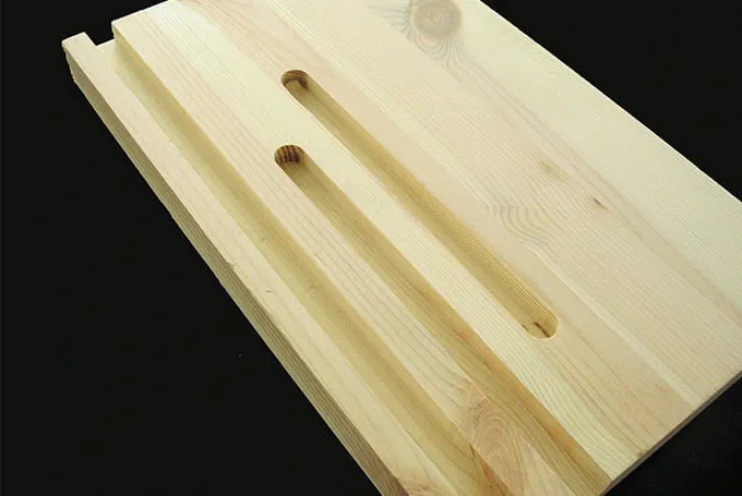 Routing grooves