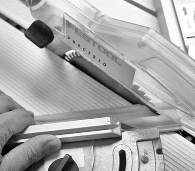 Mitre-cutting of profile strips