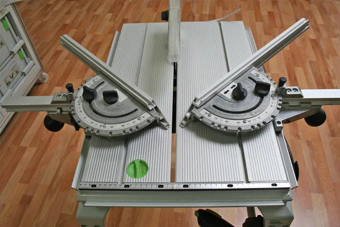 Mitre-cutting of strips