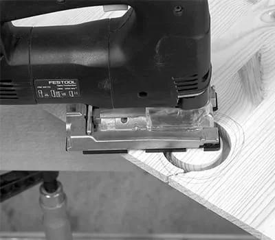 Coarsely cutting out the remainder using a jigsaw