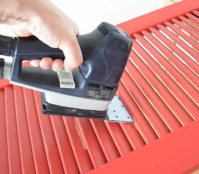 Attach abrasive sheets to the front area of the slat pad