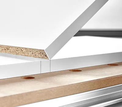 Positioning the centre shelf