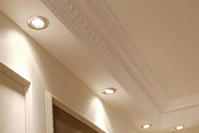 Sawing cornices and beading for ceilings