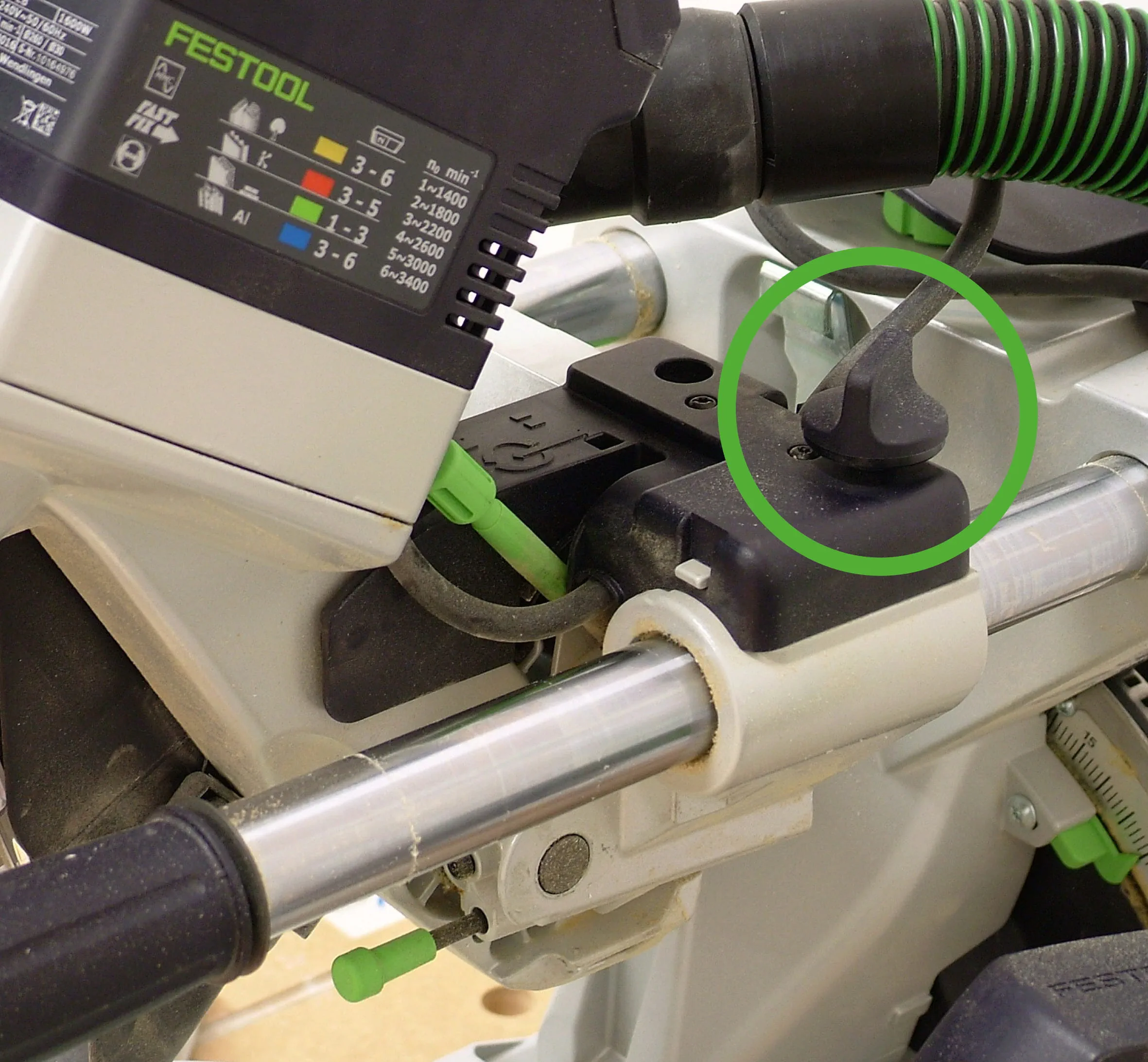 Open the clamp for the traction device