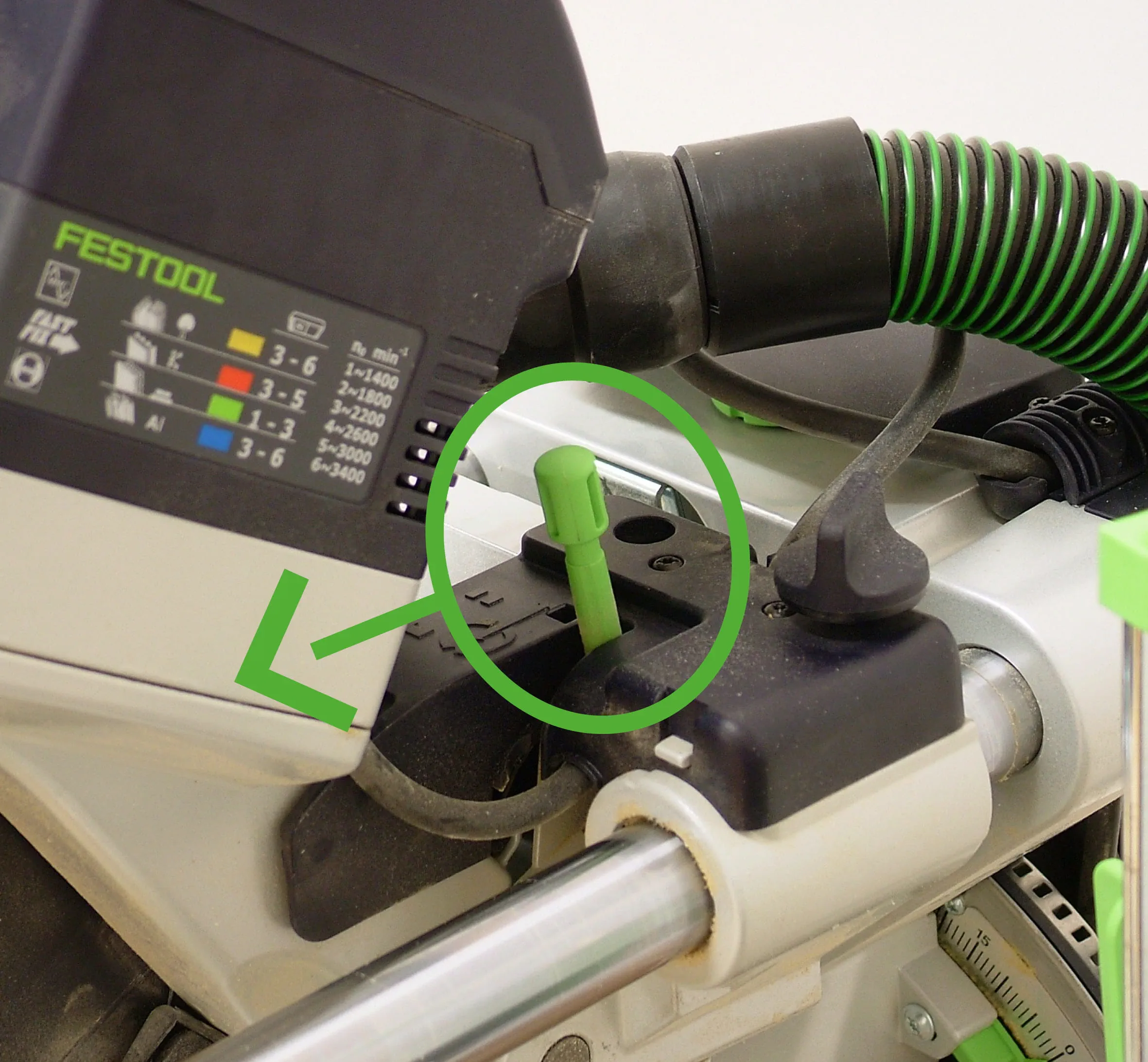 Adjust the cutting depth limiter