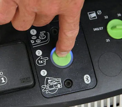 Coupling the battery pack with the extractor