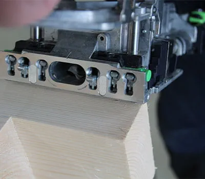 Post and threshold cornice joint