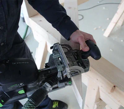 Joint between braces and sills