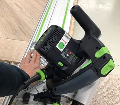 Carrying out the angled cut