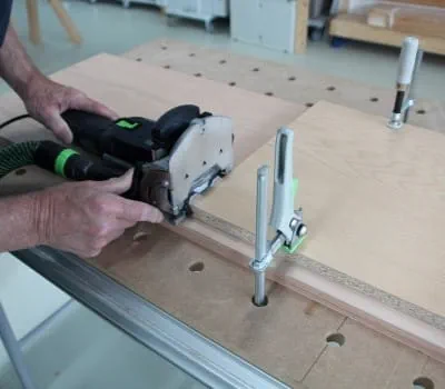 Joining the centre panel with the bottom