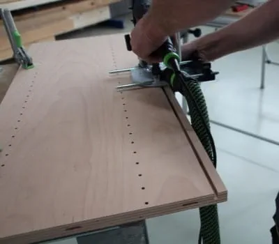 Routing a groove for the rear wall