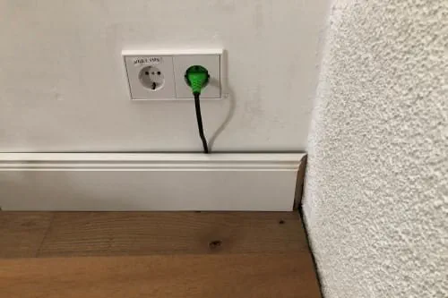 Notching with the KAPEX for routing cables behind skirting boards/cornices